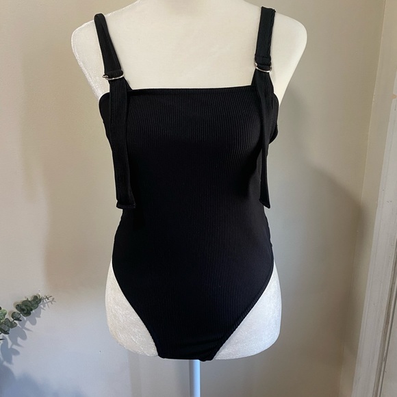 Prettylittlething black bodysuit size 8 - Picture 1 of 8